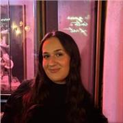 Soy una persona apasionada por mi carrera y por la economía. Me encantan los niños y pasar tiempo con ellos.